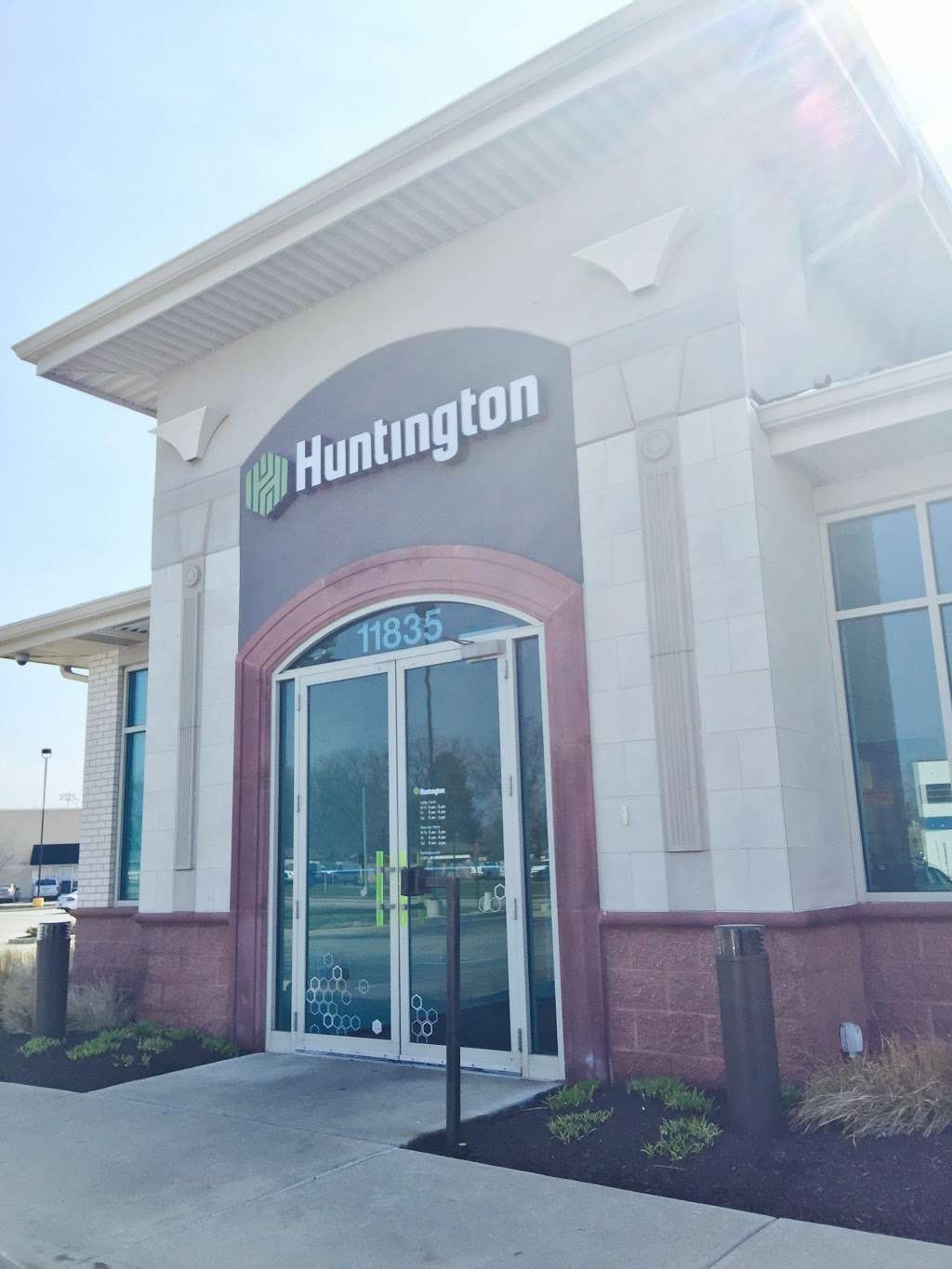 Huntington Bank | 11835 Pendleton Pike, Indianapolis, IN 46236, USA | Phone: (317) 826-8035