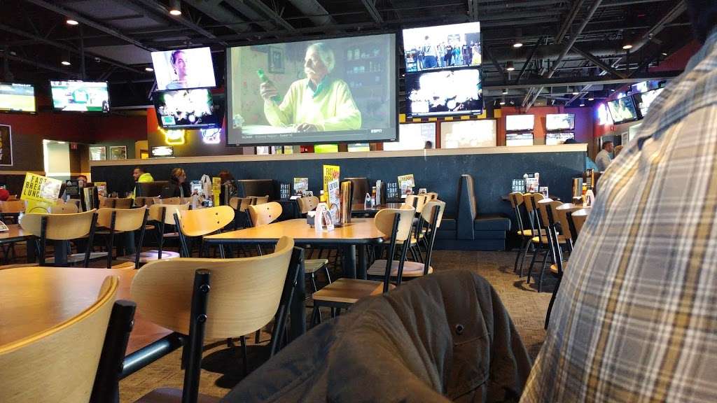 Buffalo Wild Wings | 15306 W Beloit Rd, New Berlin, WI 53151, USA | Phone: (262) 432-0100