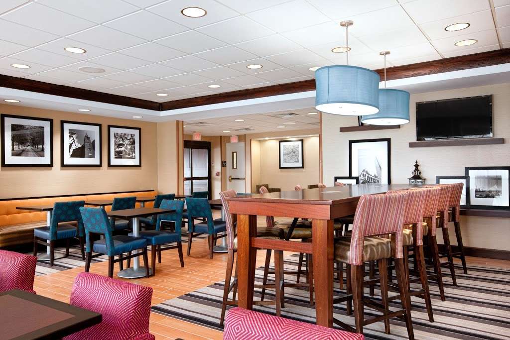 Hampton Inn Boston/Braintree | 215 Wood Rd, Braintree, MA 02184 | Phone: (781) 380-3300