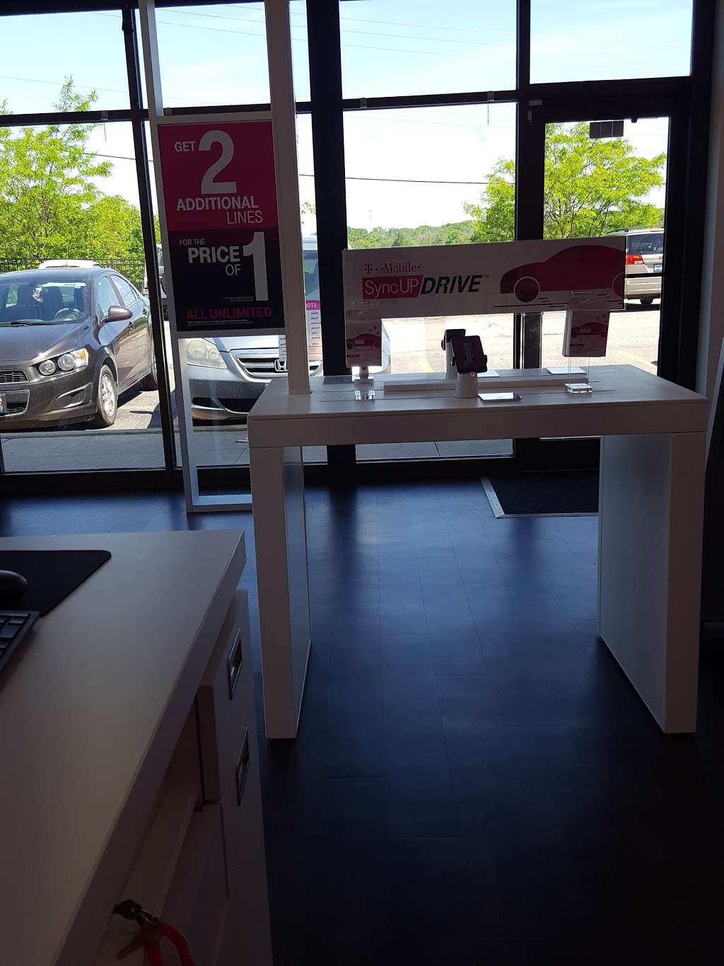 T-Mobile | 141 Buckley Rd, Libertyville, IL 60048 | Phone: (224) 424-4118