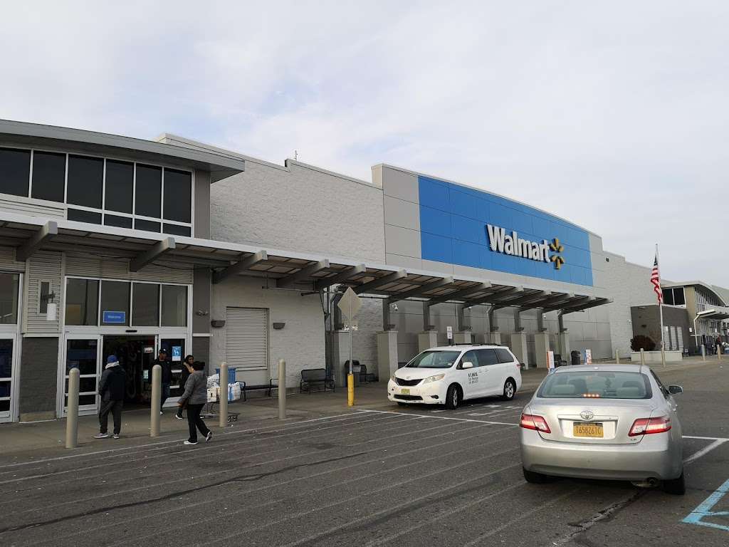 Walmart Supercenter | 400 Park Plaza Dr, Secaucus, NJ 07094, USA | Phone: (201) 325-9280