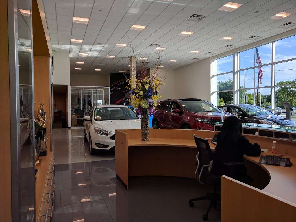 Dana Ford Lincoln | 266 West Service Road, Staten Island, NY 10314 | Phone: (718) 303-2637