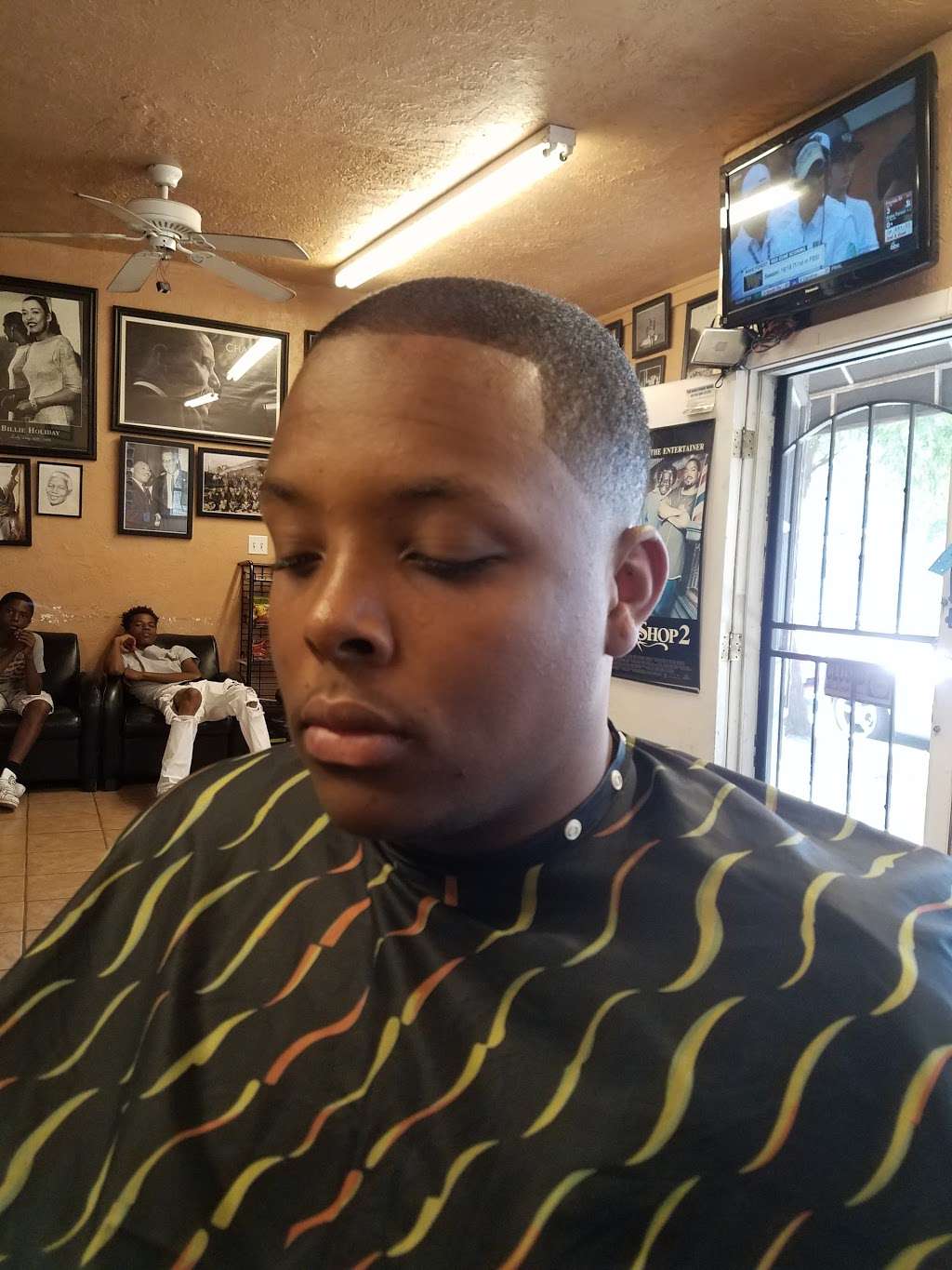 Alwayz Cutting Barber Shop | 10020 S Main St, Los Angeles, CA 90003 | Phone: (323) 755-3790