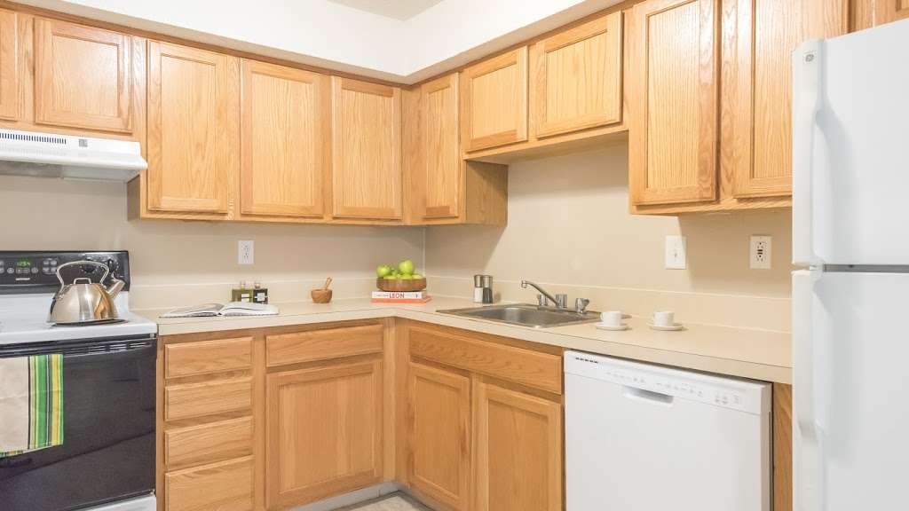 Rolling Green Apartments | 1 Rolling Green Dr, Milford, MA 01757, USA | Phone: (508) 478-0400