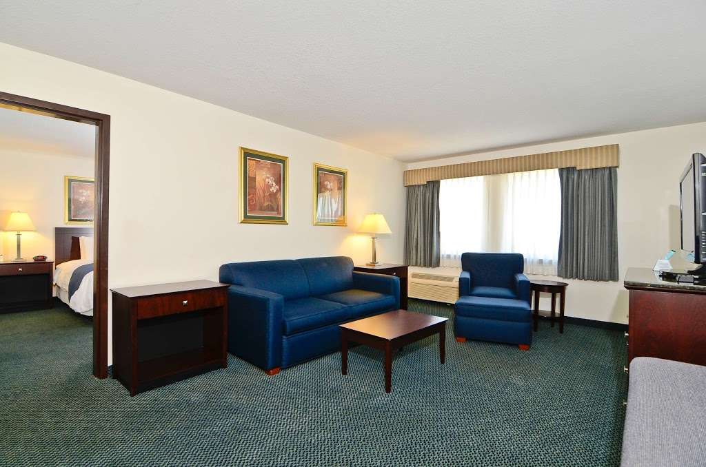 Best Western Plus Gas City | 4936 S Kay Bee Dr, Gas City, IN 46933, USA | Phone: (765) 998-2331