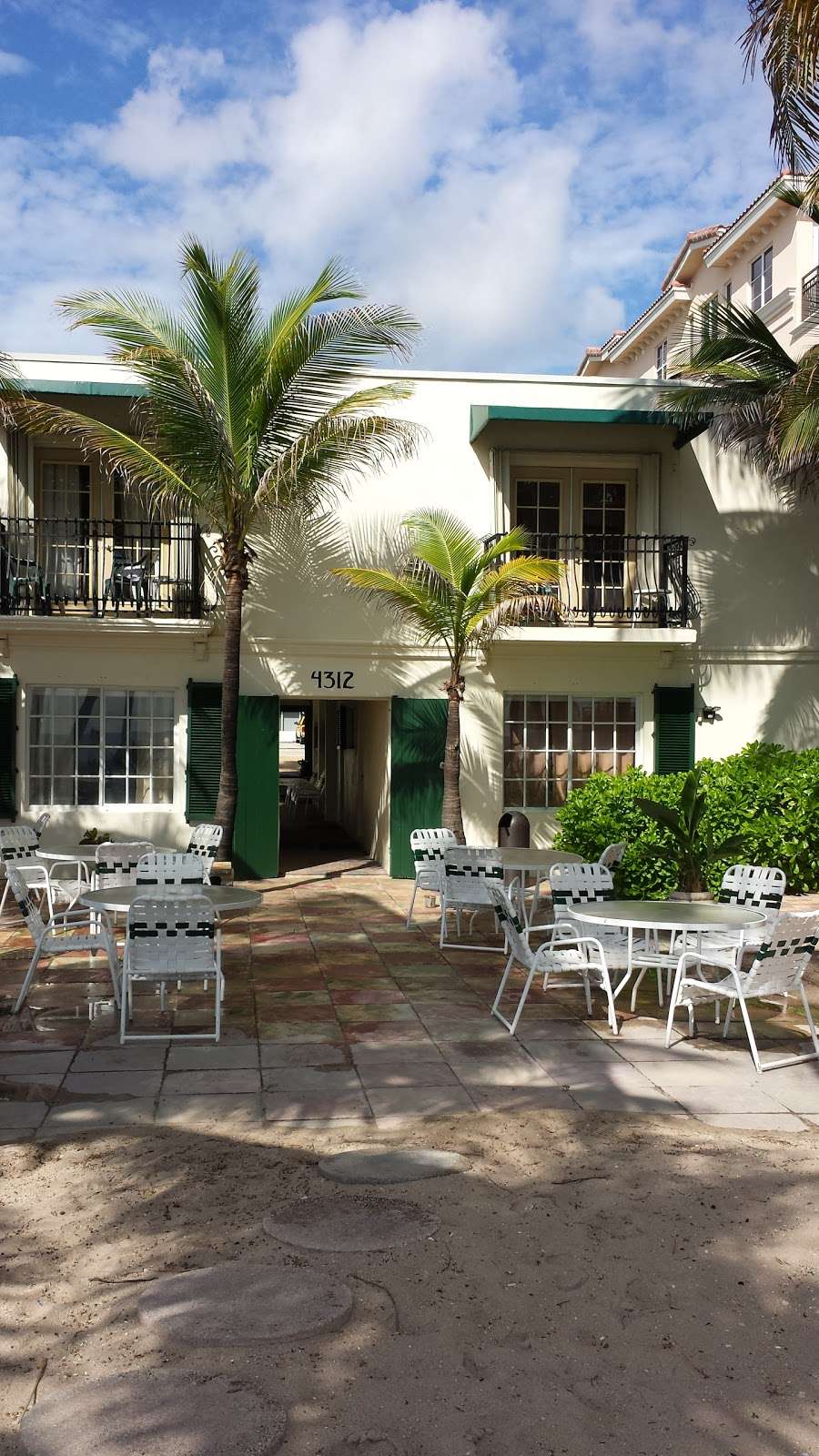Courtyard Villa Hotel | 4312 El Mar Dr, Lauderdale-By-The-Sea, FL 33308, USA | Phone: (954) 489-9870
