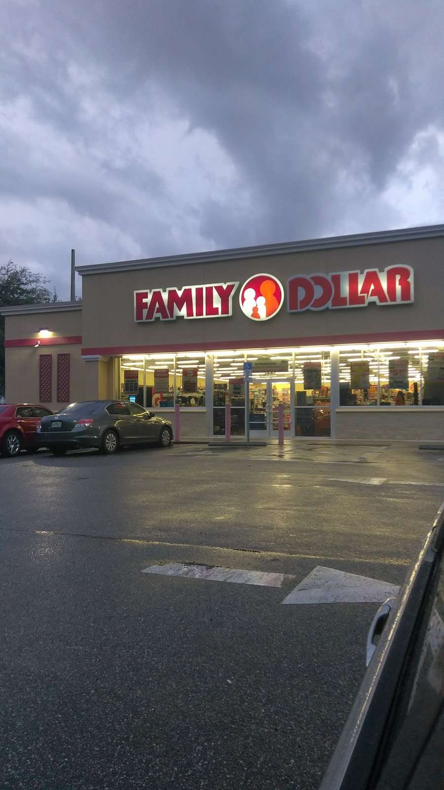 Family Dollar | 111 E Kennedy Blvd, Eatonville, FL 32751 | Phone: (407) 622-1877