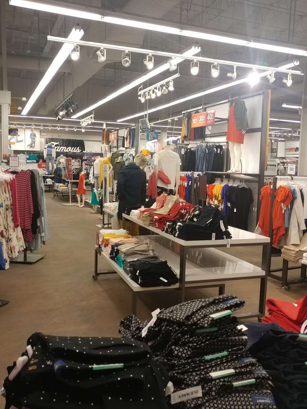 Old Navy | 1730 W Fullerton Ave, Chicago, IL 60614, USA | Phone: (773) 871-0601