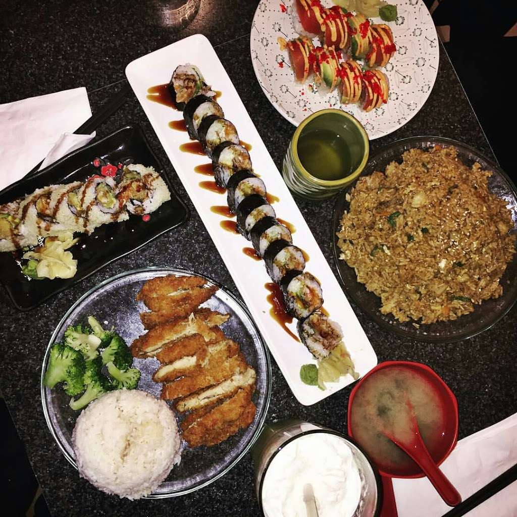 Volcano Sushi Cafe | 1062 W Taylor St, Chicago, IL 60607, USA | Phone: (312) 733-8933