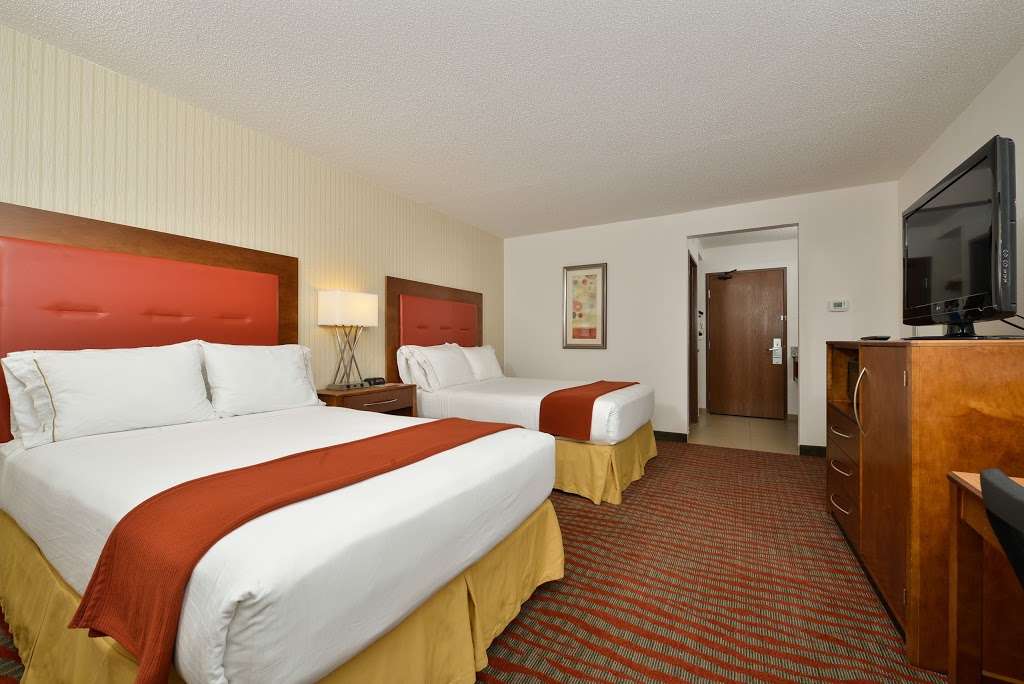 Holiday Inn Express Boston-Milford | 50 Fortune Blvd, Milford, MA 01757, USA | Phone: (508) 634-1054