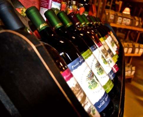 Apple Barn Orchard & Winery | W6384 Sugar Creek Rd, Elkhorn, WI 53121, USA | Phone: (262) 728-3266