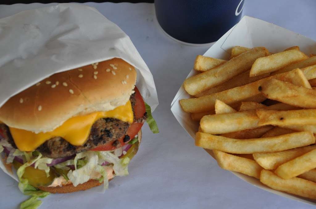 Burger Barn | 5000 Santa Rosa Rd C, Camarillo, CA 93012, USA | Phone: (805) 482-5536