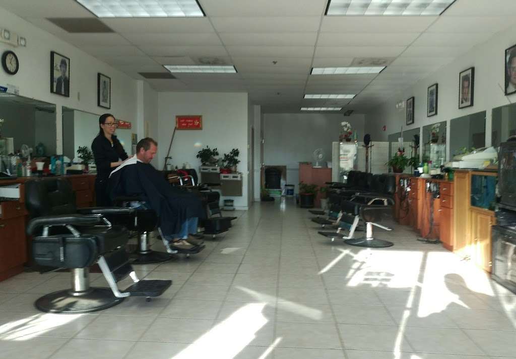 Cloverly Barbershop | 722 Cloverly St, Silver Spring, MD 20905, USA | Phone: (301) 384-2508