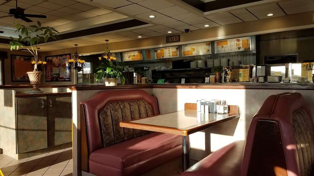 Toms Burgers 21 | 14084 Amargosa Rd, Victorville, CA 92392, USA | Phone: (760) 241-7770