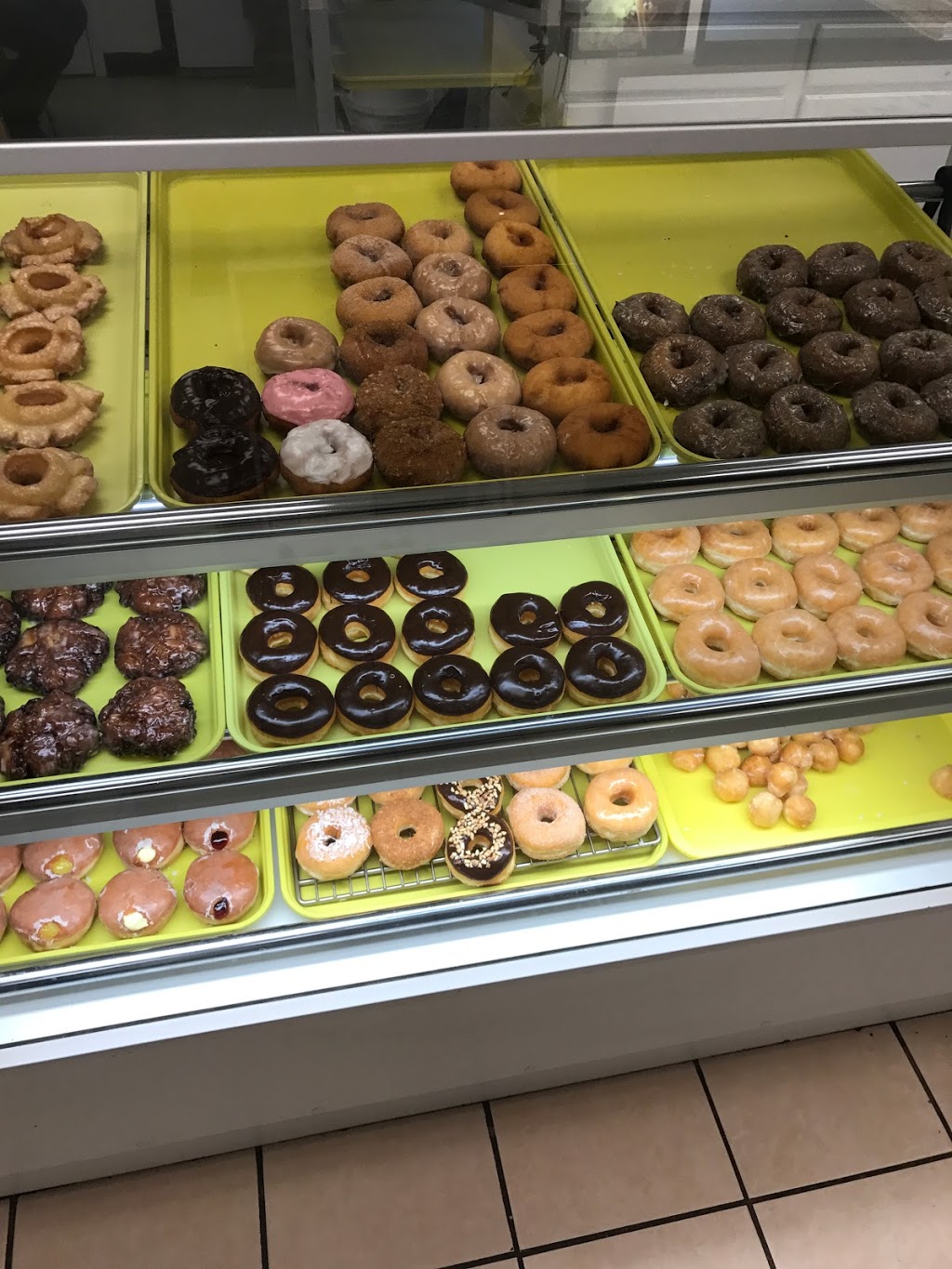 A-M Donuts | 9531 TX-146, Mont Belvieu, TX 77580, USA | Phone: (281) 576-2026