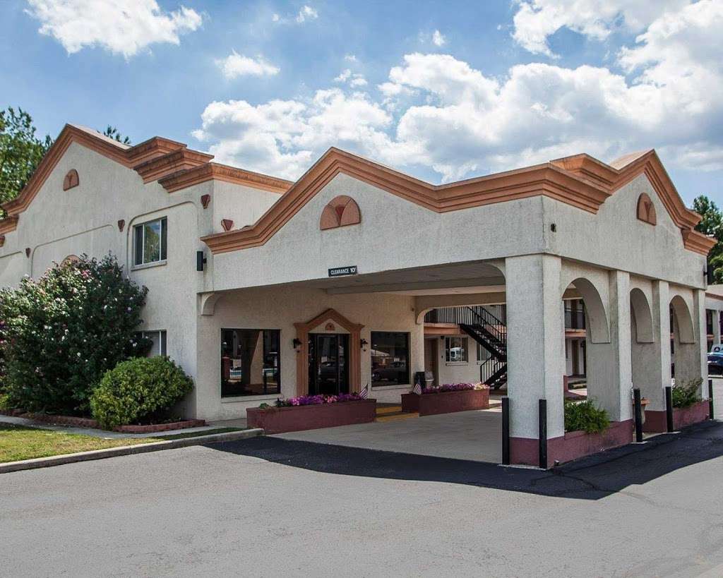 Econo Lodge | 308 S White Horse Pike, Hammonton, NJ 08037, USA | Phone: (609) 561-5700