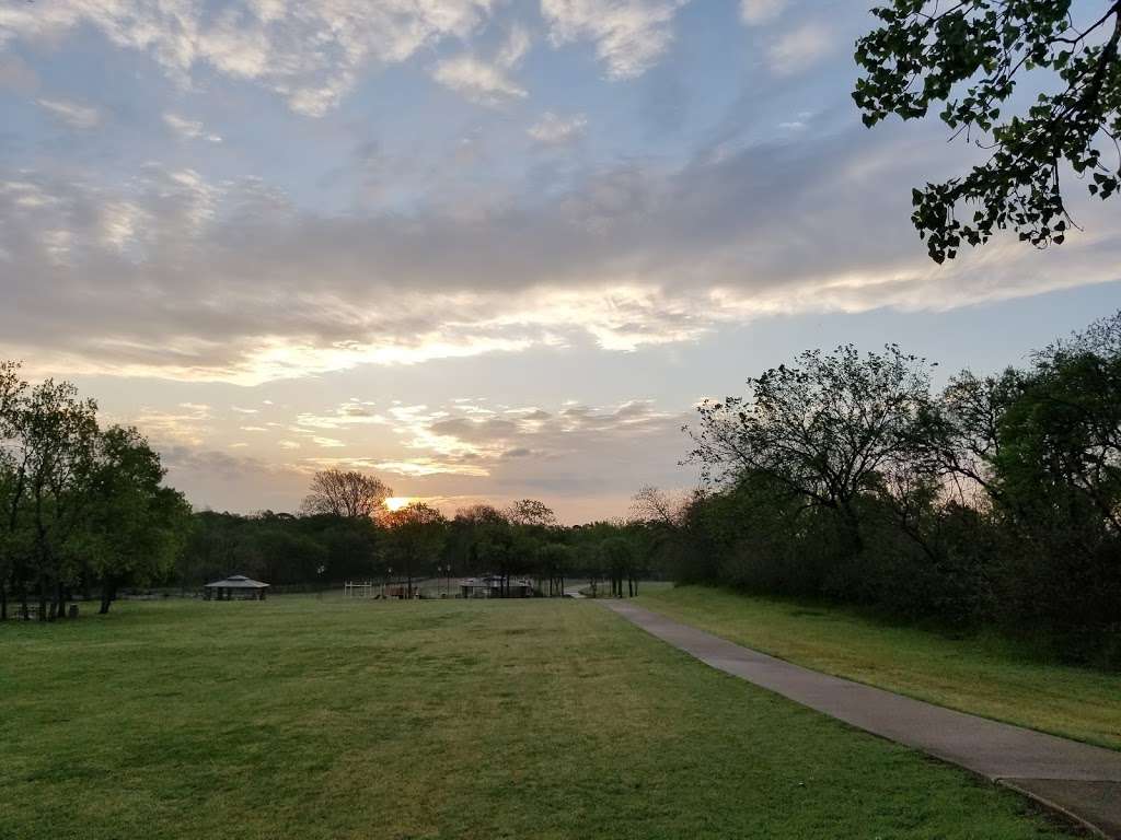 Shady Grove Trail Park | 799 W Vilbig St, Irving, TX 75060 | Phone: (972) 721-2600