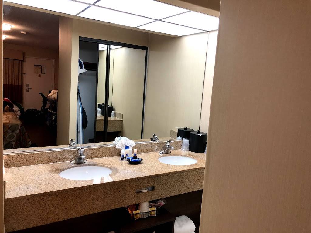 Best Western Plus Raffles Inn & Suites | 2040 S Harbor Blvd, Anaheim, CA 92802, USA | Phone: (714) 750-6100