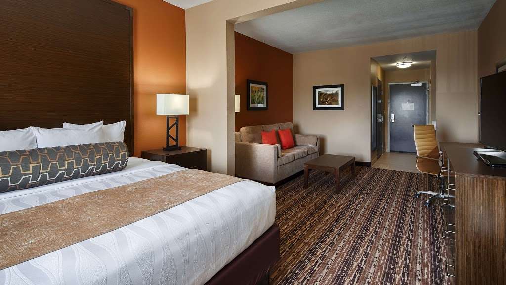 Best Western Plus Elmendorf Hotel | 20015 Eagle Ford Branch, Elmendorf, TX 78112, USA | Phone: (210) 621-9436