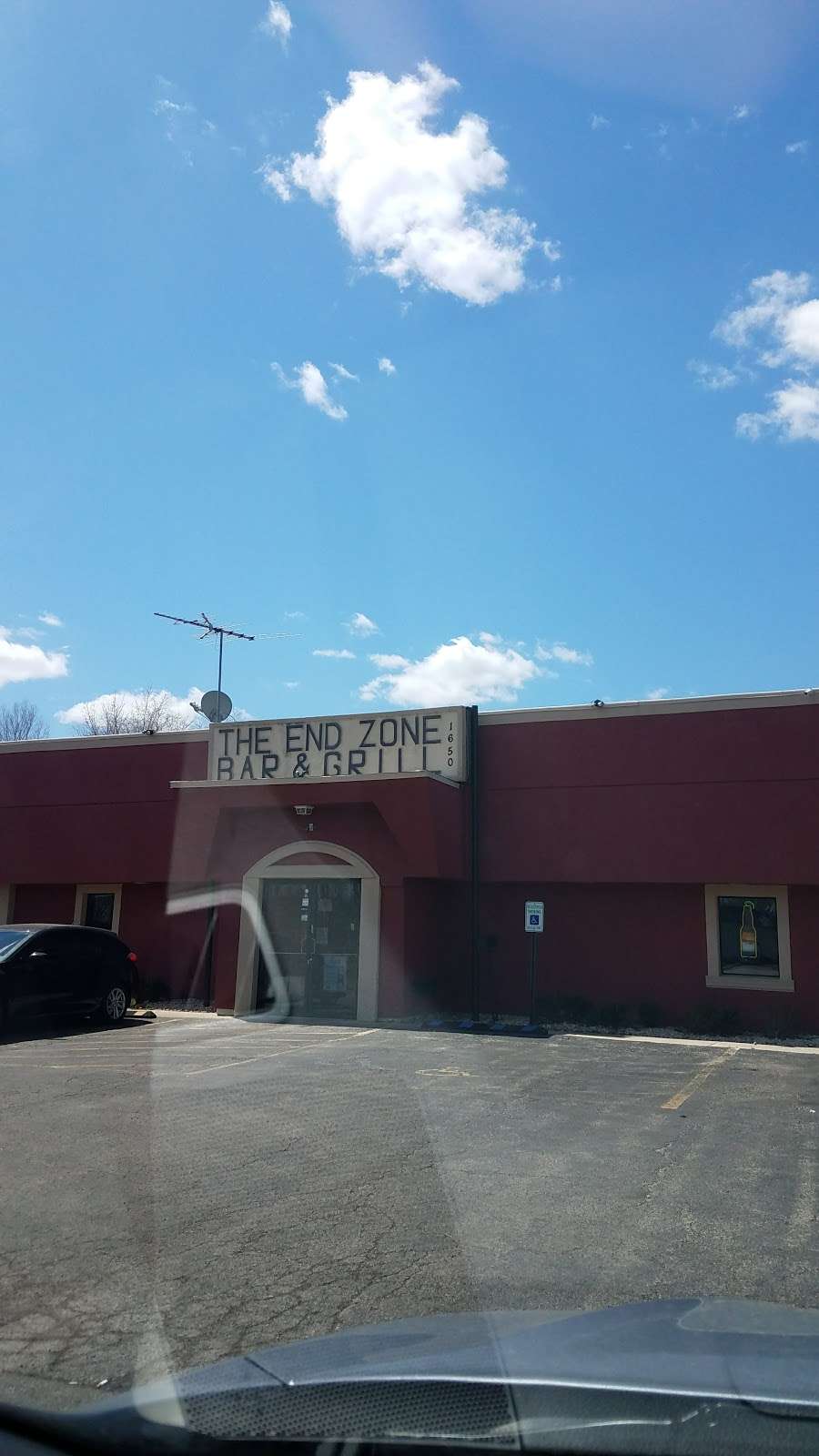 The Endzone Bar & Grill | 1650 N Farnsworth Ave, Aurora, IL 60505 | Phone: (630) 851-2555