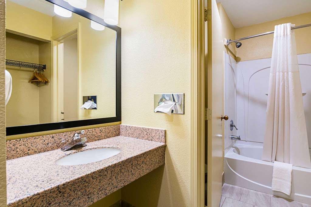 Quality Inn & Suites Greensburg I-74 | 2211 IN-3, Greensburg, IN 47240, USA | Phone: (812) 663-9998