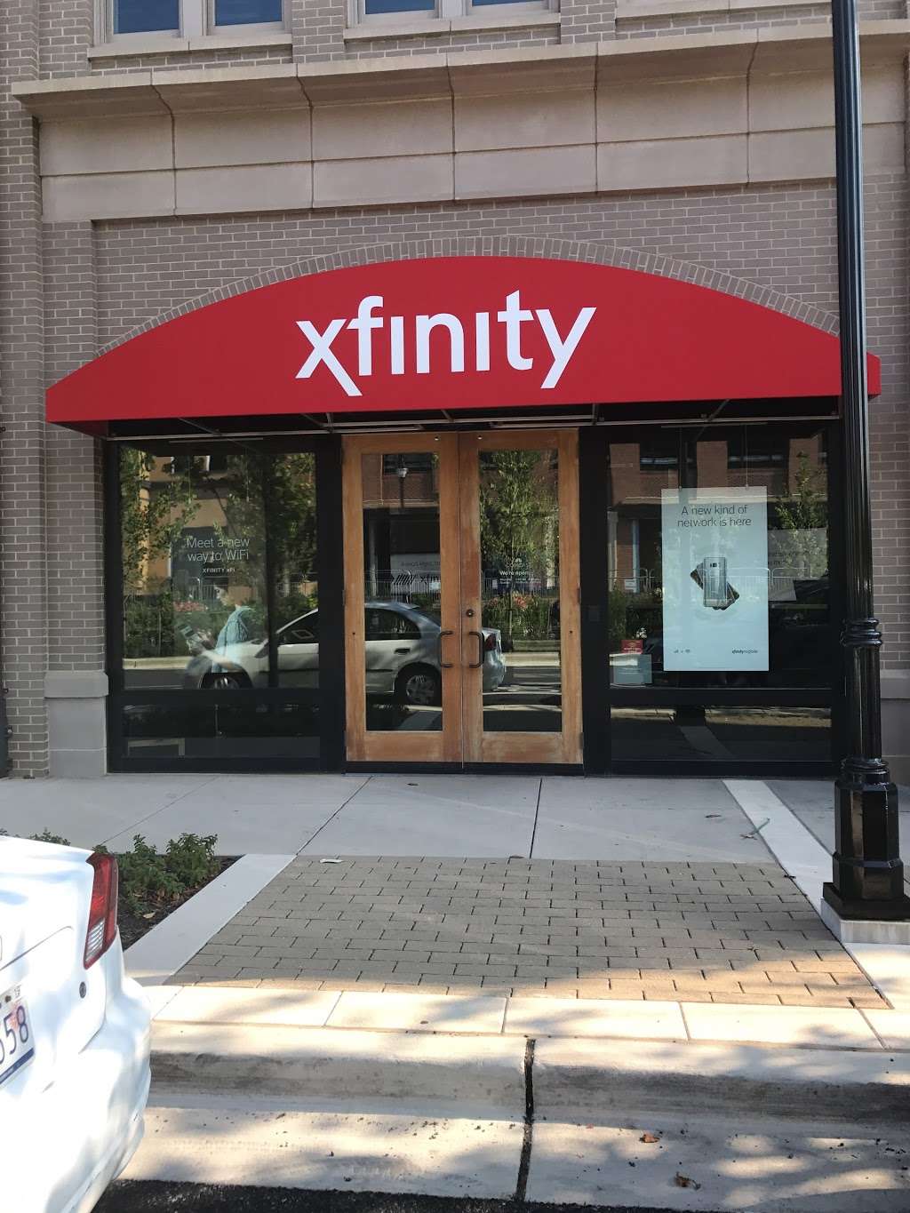 Xfinity Store by Comcast | 4555 Van Buren St, Riverdale Park, MD 20737, USA | Phone: (800) 266-2278