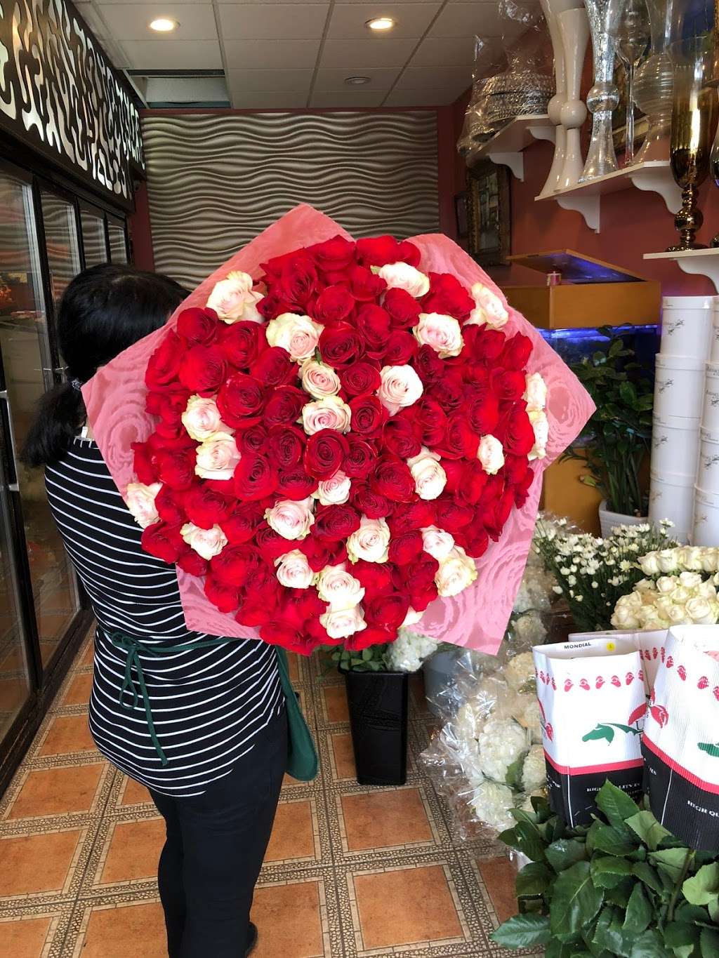 Mariams Flowers | 13320 Vanowen St, Van Nuys, CA 91405 | Phone: (818) 503-3000