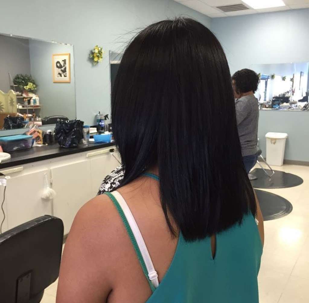 4 Seasons Dominican Hair Salon | 12744 Lancaster Hwy # E, Pineville, NC 28134, USA | Phone: (704) 759-0901