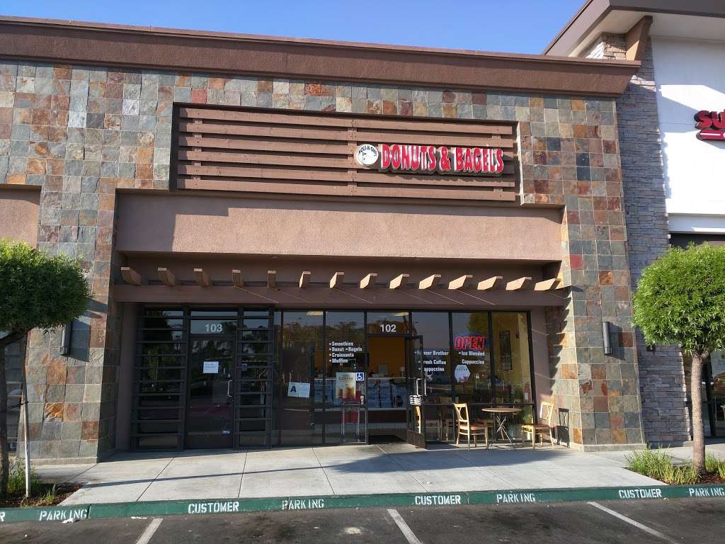 Hole N One Donuts & Bagels | 33040 Antelope Rd # 102, Murrieta, CA 92563, USA | Phone: (951) 301-4225