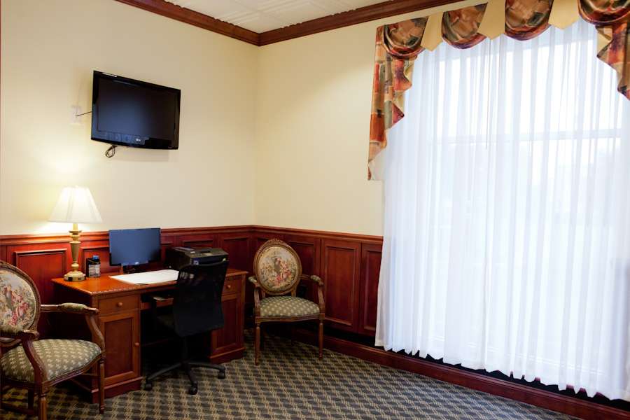 Executive Inn & Suites | 41655 Park Ave, Leonardtown, MD 20650, USA | Phone: (301) 475-3000