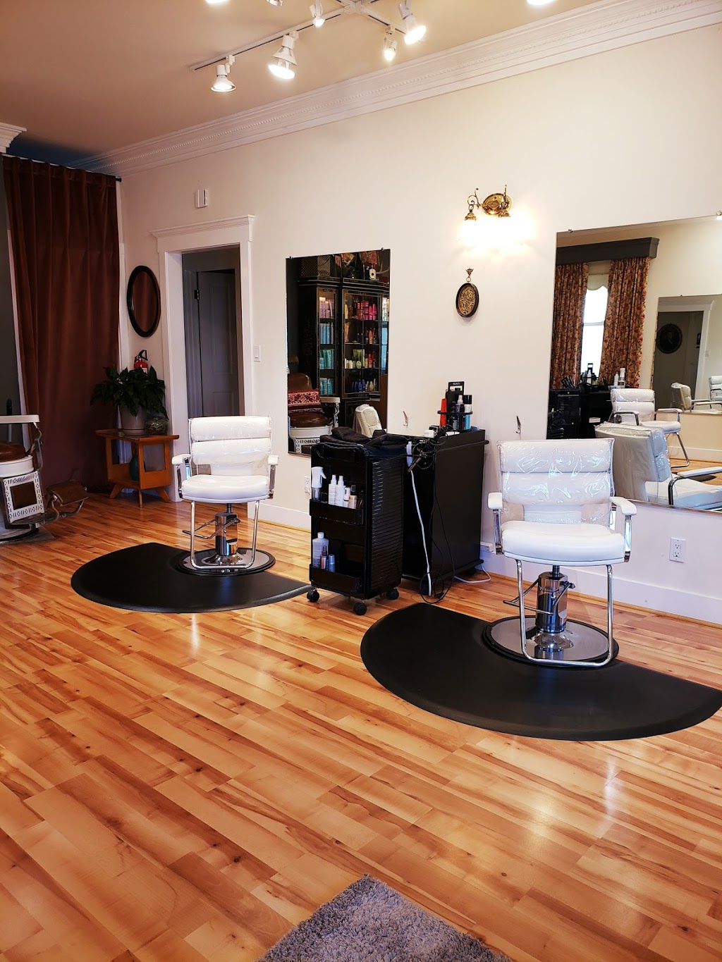 House of Lillth Hair Designers | 2235 San Pablo Ave, Pinole, CA 94564, USA | Phone: (510) 724-1454