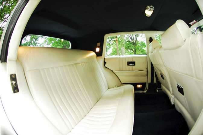 Monroe Limousine | 832 Spring St, Elizabeth, NJ 07201, USA | Phone: (908) 994-9105