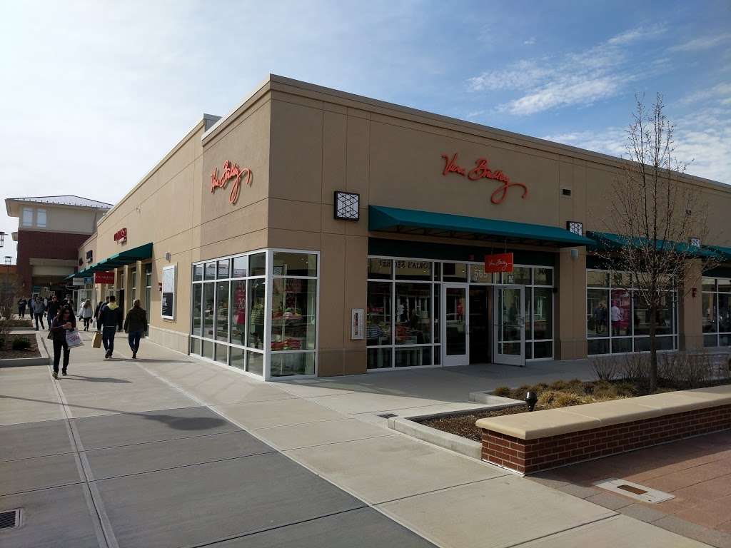 Vera Bradley Factory Outlet | 1650 Premium Outlet Blvd Suite 565, Aurora, IL 60502 | Phone: (630) 585-7661