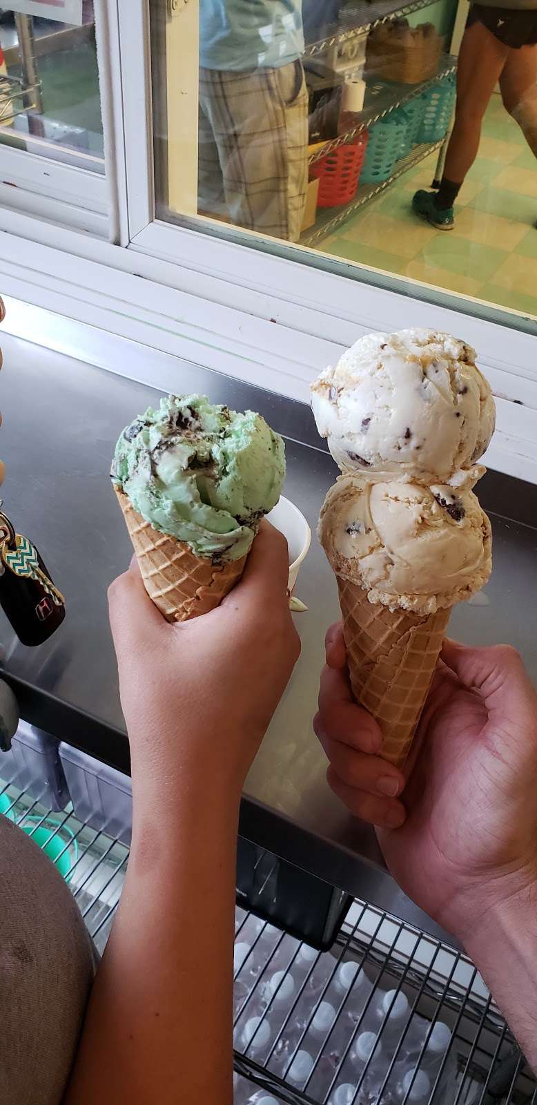 2 Dips Ice cream | 1128, 209 E Savannah Rd, Lewes, DE 19958 | Phone: (302) 645-2347