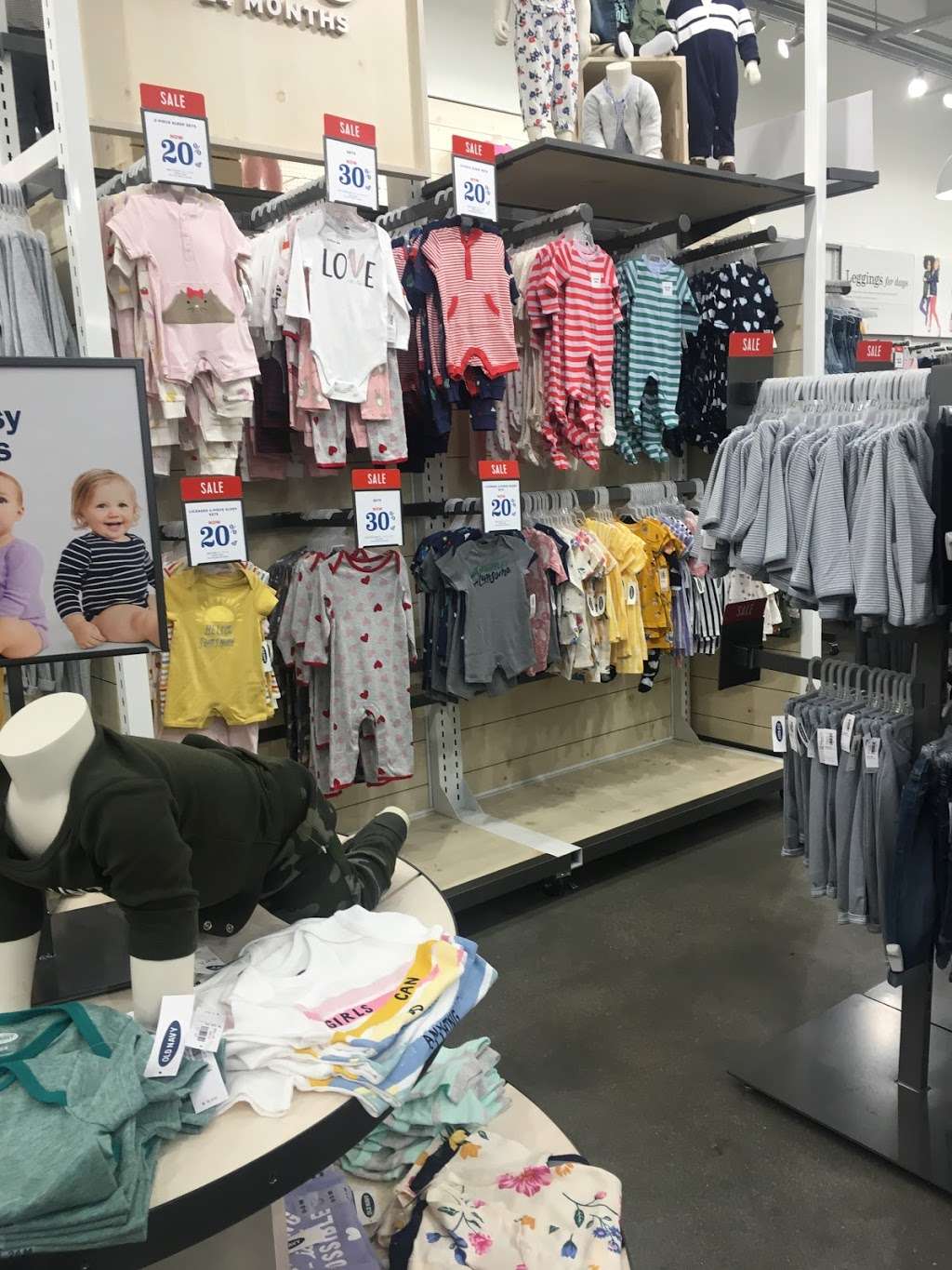 Old Navy | 1245 W Renaissance Pkwy, Rialto, CA 92376 | Phone: (909) 574-2556