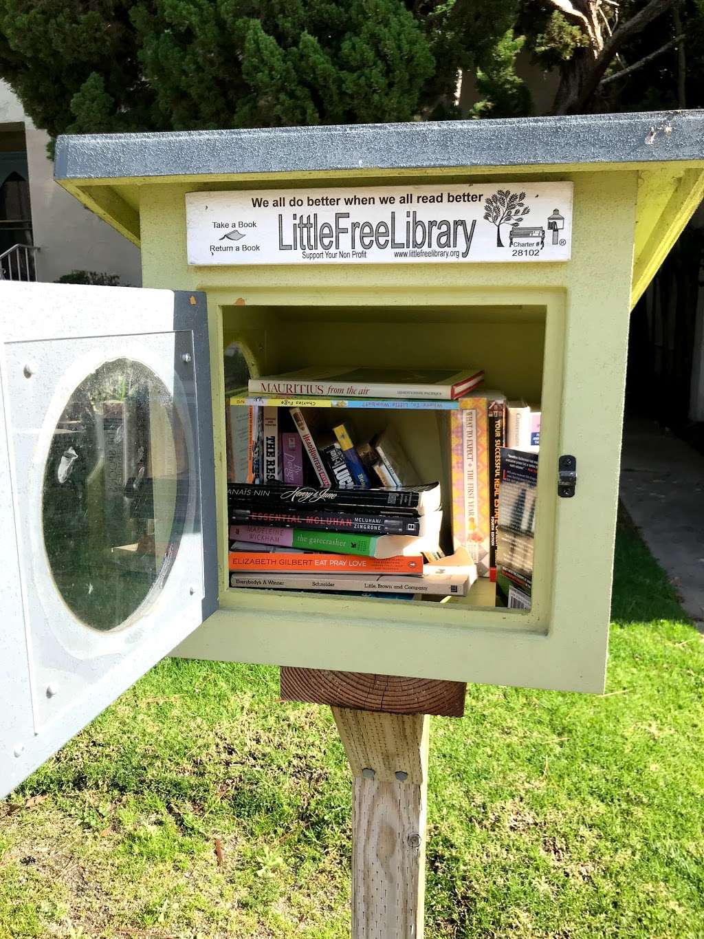 Little Free Library | 238 S Tower Dr, Beverly Hills, CA 90211, USA