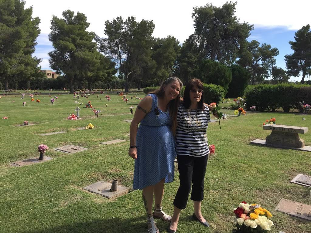 Resthaven Park Cemetery | 6450 W Northern Ave, Glendale, AZ 85301, USA | Phone: (623) 939-8394