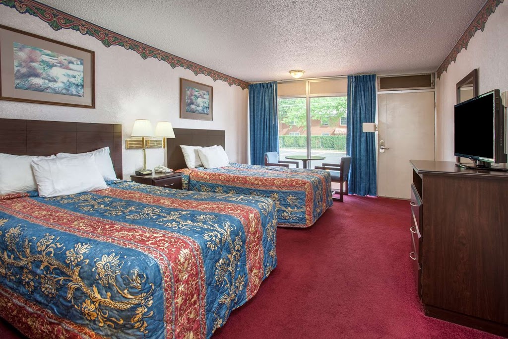 Days Inn by Wyndham St Joseph | 4312 Frederick Ave, St Joseph, MO 64506, USA | Phone: (816) 279-1671