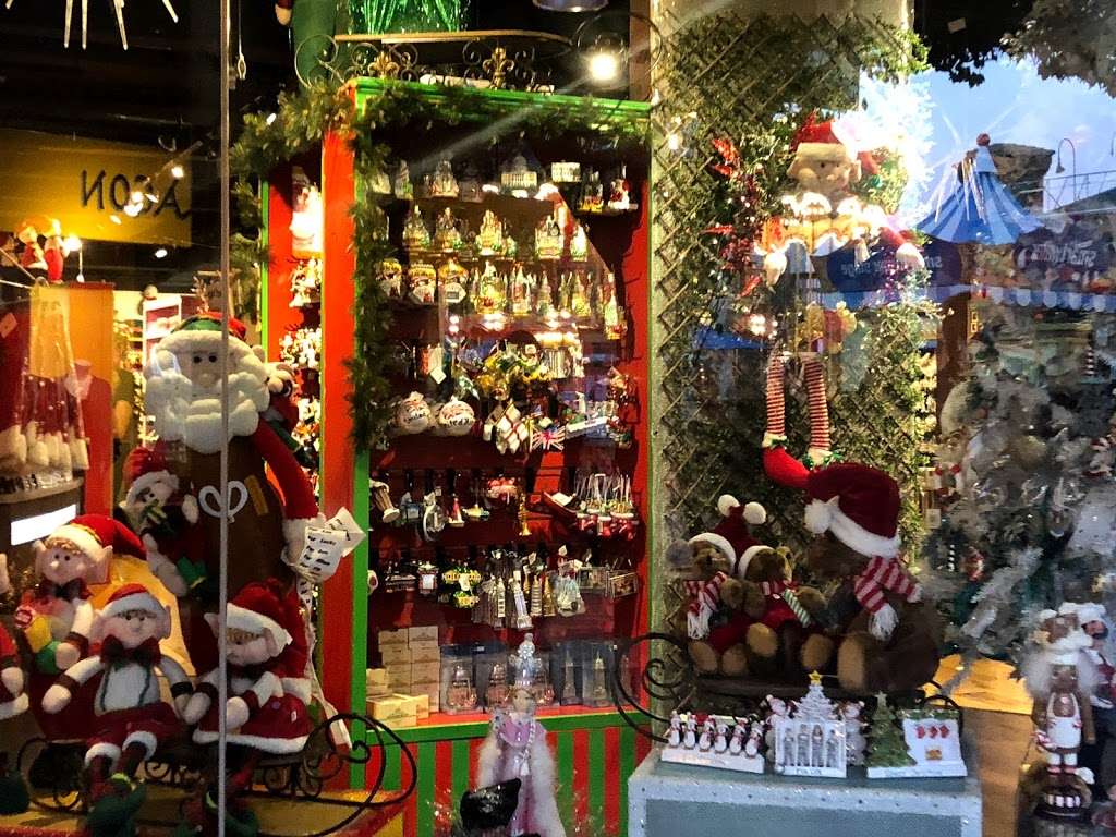 Christmas in San Francisco | K105A Pier 39, Beach St, San Francisco, CA 94133, USA | Phone: (415) 780-0429