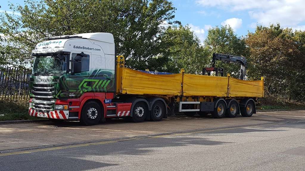 South Mimms Truck Stop | St Albans Rd, Potters Bar EN6 3NE, UK | Phone: 01707 649998