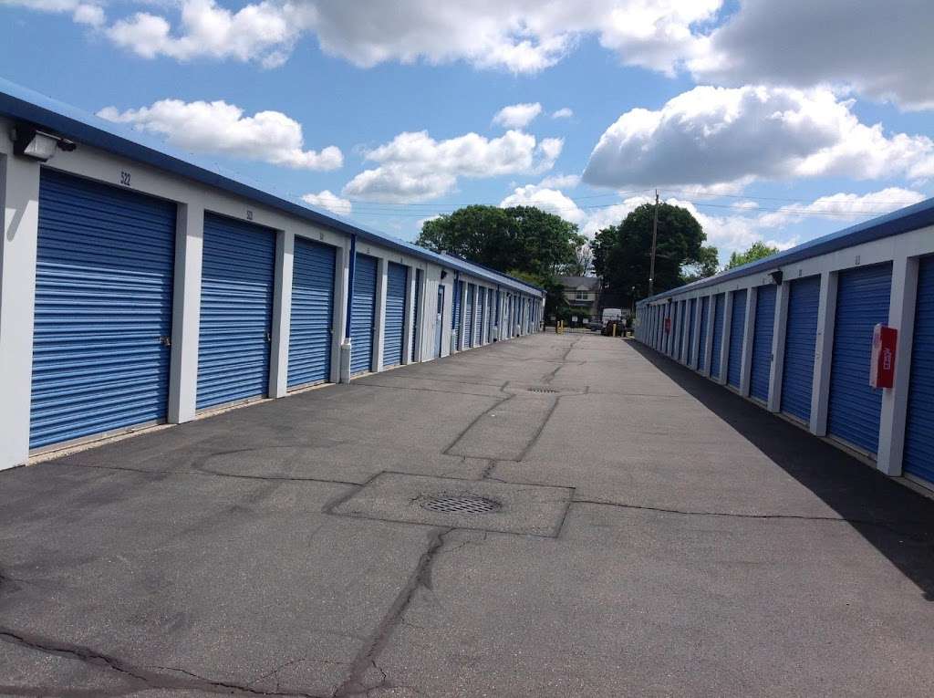 Life Storage | 110 Saxon Ave, Bay Shore, NY 11706, USA | Phone: (631) 666-9700