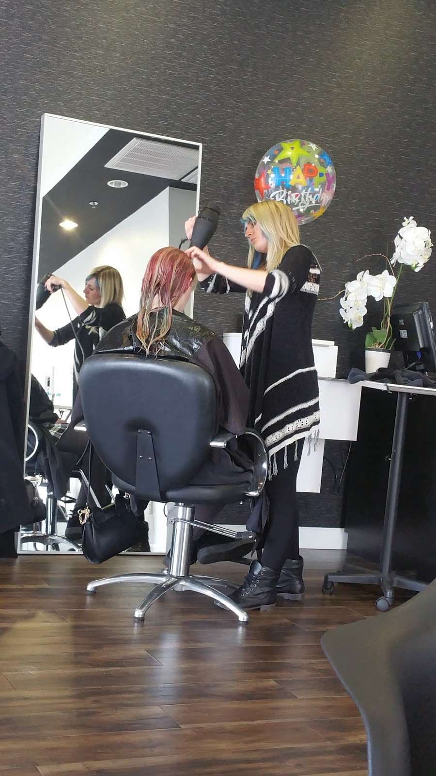 Christina & Martin Salon | 28780 The Old Rd, Valencia, CA 91355, USA | Phone: (661) 702-7900