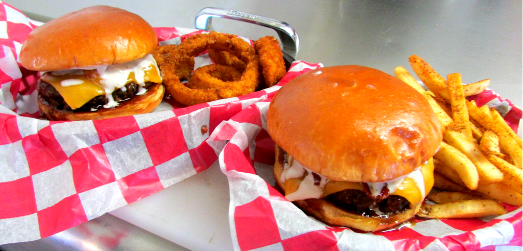 Between the Bun - Burgers, Dogs and More | 2222 W Southport Rd STE A, Indianapolis, IN 46217, USA | Phone: (317) 300-8327