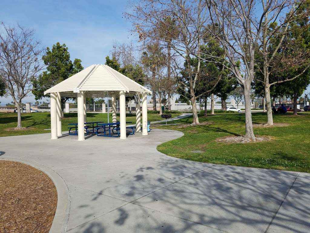 Betsy Ross Park | 1280 W Santa Ana St, Anaheim, CA 92802, USA | Phone: (714) 765-5155