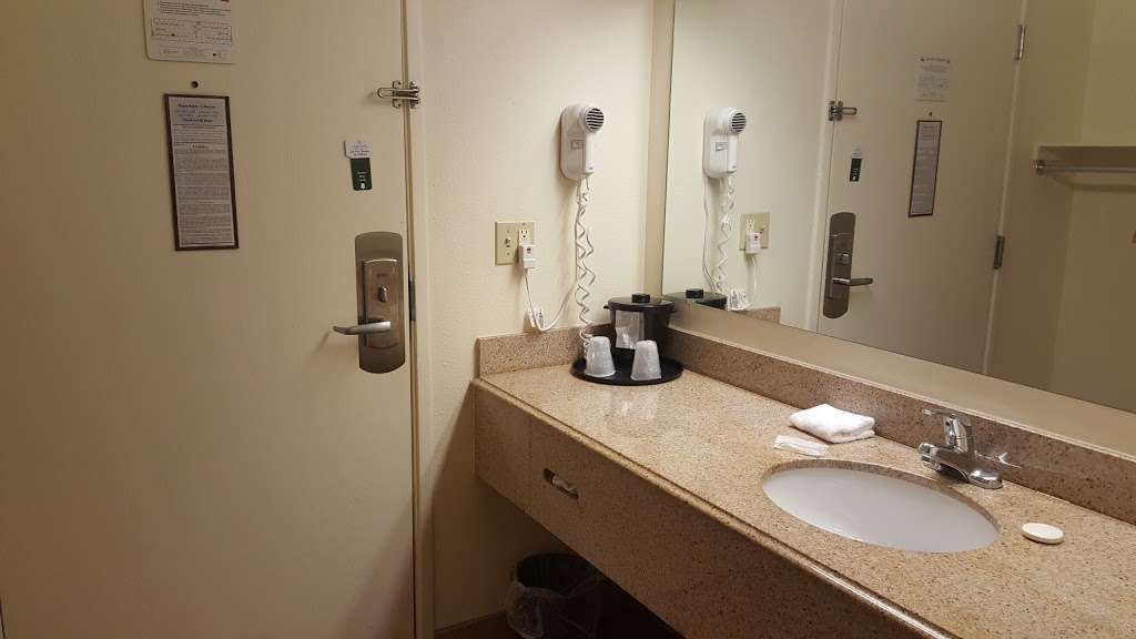 La Quinta Inn & Suites by Wyndham Lakeland East | 4315 Lakeland Park Dr, Lakeland, FL 33809, USA | Phone: (863) 815-0606