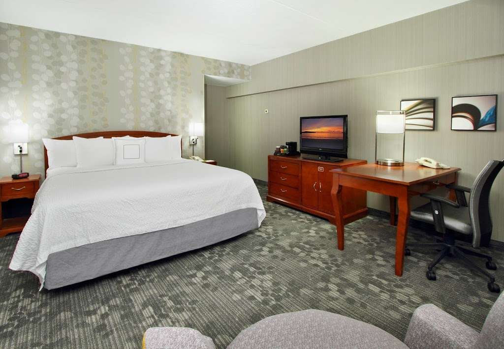 Courtyard by Marriott Lyndhurst Meadowlands | 1 Polito Ave, Lyndhurst, NJ 07071, USA | Phone: (201) 896-6666