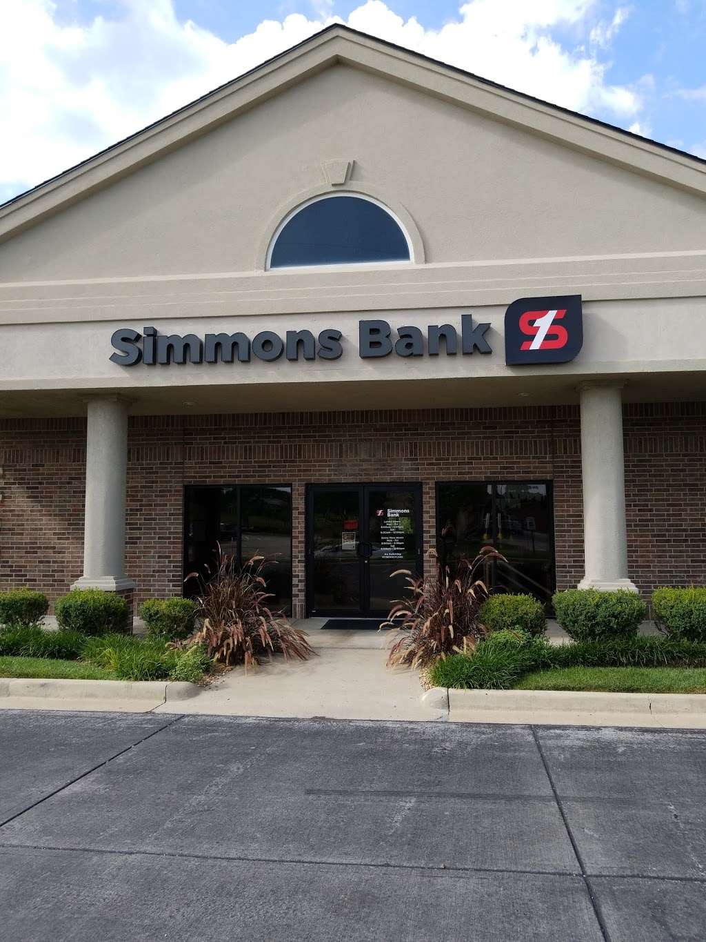 Simmons Bank | 1800 SE Blue Pkwy, Lees Summit, MO 64063, USA | Phone: (816) 525-3242