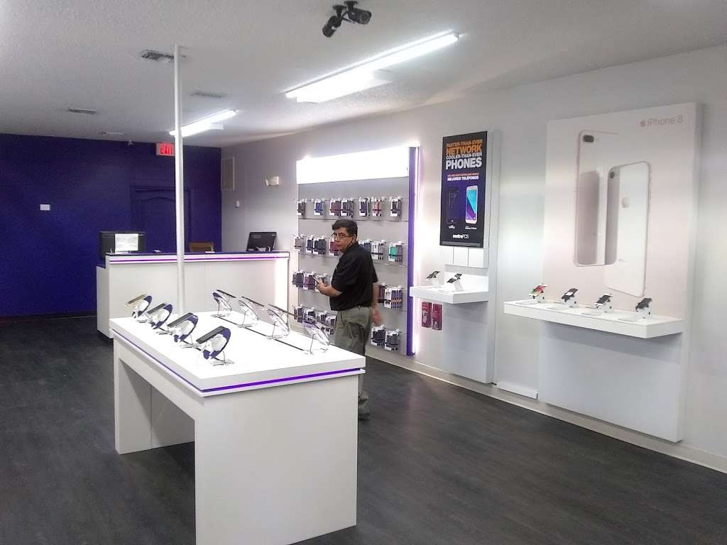 Metro by T-Mobile | 2742 Elkcam Blvd Ste 2, Deltona, FL 32738, USA | Phone: (386) 960-7666