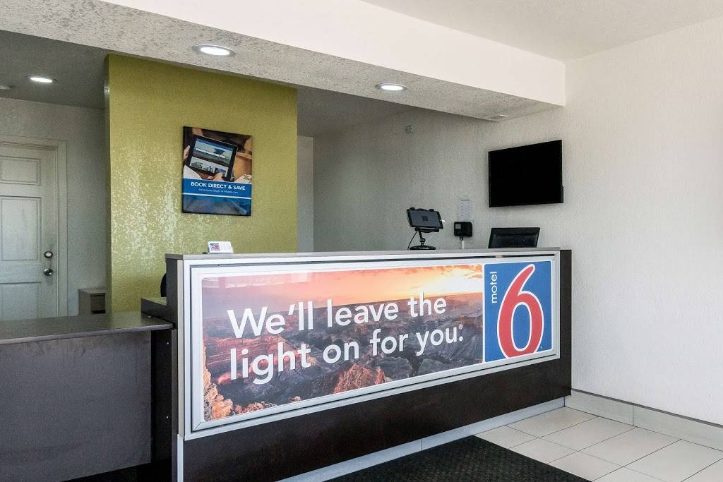 Motel 6 Fort Worth, TX - North | 3271, I-35W, Fort Worth, TX 76106, USA | Phone: (817) 886-4505