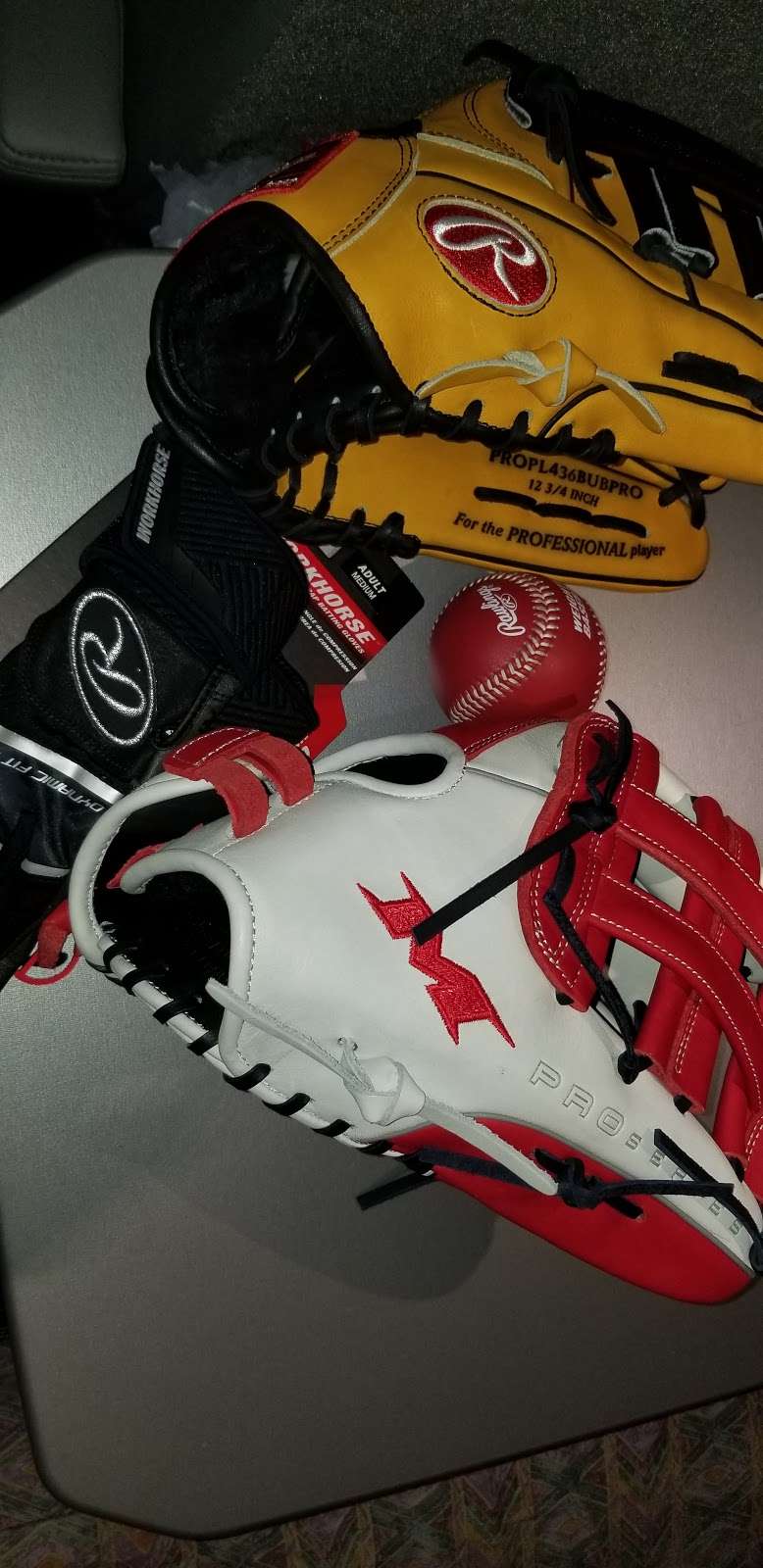 Rawlings Factory Store: Phoenix | 4976 Premium Outlets Way #830, Chandler, AZ 85226, USA | Phone: (480) 639-1850